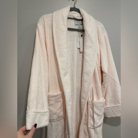 Daniel Buchler Other - Daniel Buchler Light Pink Plush Robe - NWT